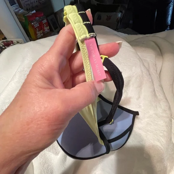 Victoria’s Secret 32C - Picture 5 of 7